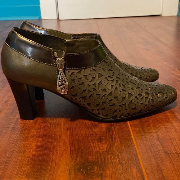 Brighton “Rhythm” Laser Cut Pewter Metallic Booties Size 9 - Picture 1 of 9